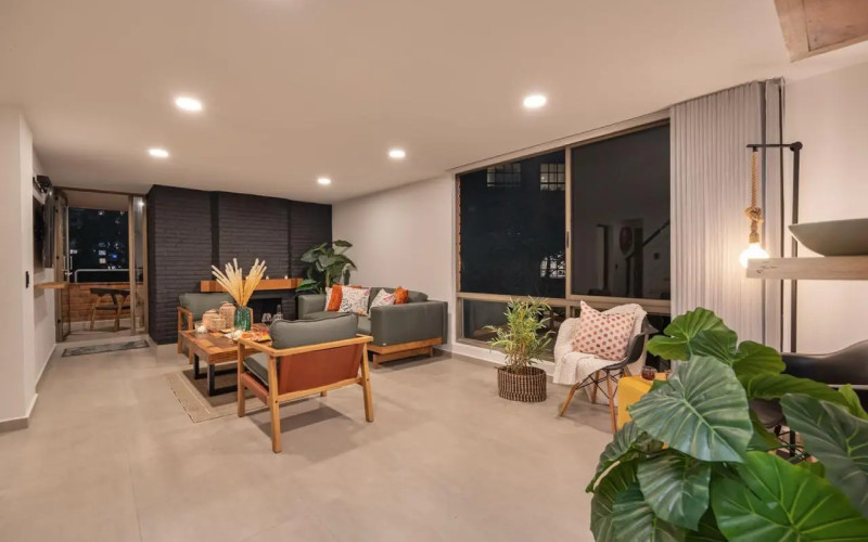 195 m² Industrial-Style Duplex in Provenza with Jacuzzi, BBQ Area, and Strong Rental Potential – Fully Renovated and Steps Away from Medellin’s Best Dining!