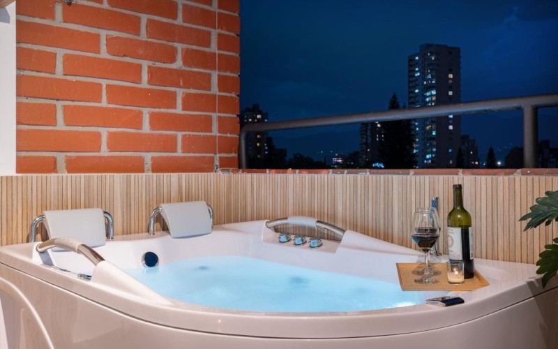 195 m² Industrial-Style Duplex in Provenza with Jacuzzi, BBQ Area, and Strong Rental Potential – Fully Renovated and Steps Away from Medellin’s Best Dining!