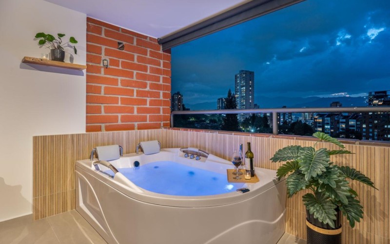 195 m² Industrial-Style Duplex in Provenza with Jacuzzi, BBQ Area, and Strong Rental Potential – Fully Renovated and Steps Away from Medellin’s Best Dining!