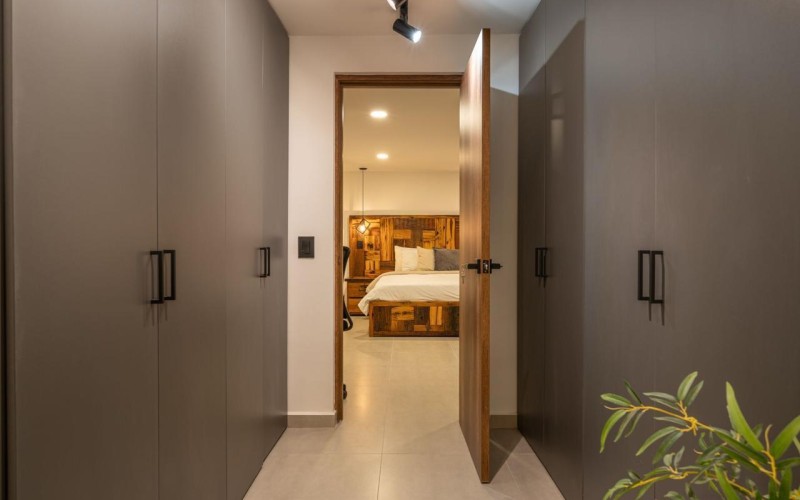 195 m² Industrial-Style Duplex in Provenza with Jacuzzi, BBQ Area, and Strong Rental Potential – Fully Renovated and Steps Away from Medellin’s Best Dining!