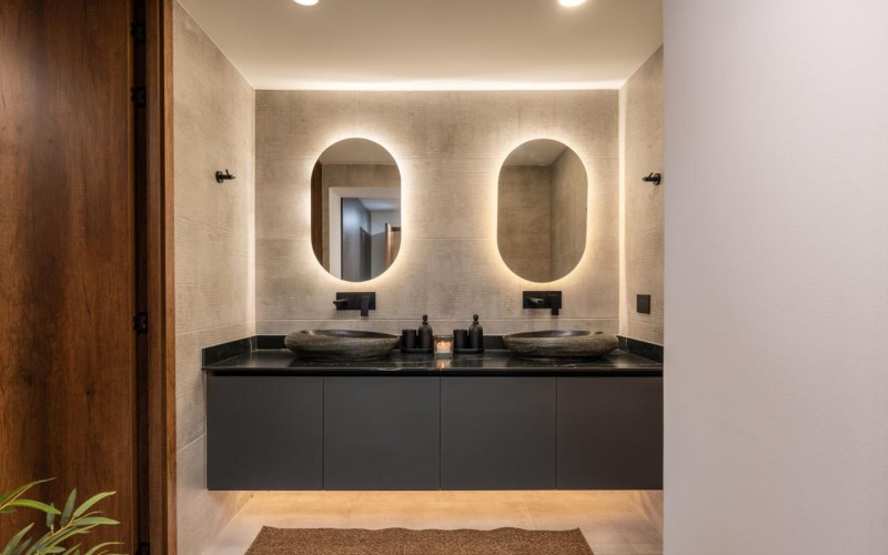 195 m² Industrial-Style Duplex in Provenza with Jacuzzi, BBQ Area, and Strong Rental Potential – Fully Renovated and Steps Away from Medellin’s Best Dining!