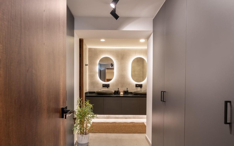 195 m² Industrial-Style Duplex in Provenza with Jacuzzi, BBQ Area, and Strong Rental Potential – Fully Renovated and Steps Away from Medellin’s Best Dining!