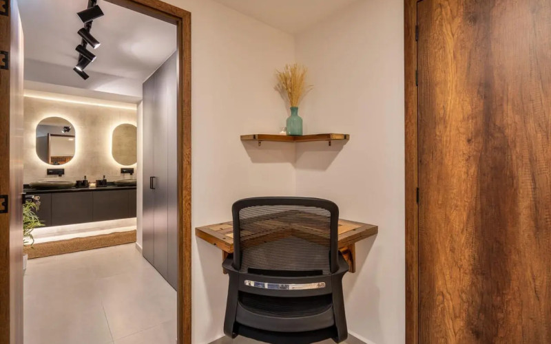 195 m² Industrial-Style Duplex in Provenza with Jacuzzi, BBQ Area, and Strong Rental Potential – Fully Renovated and Steps Away from Medellin’s Best Dining!