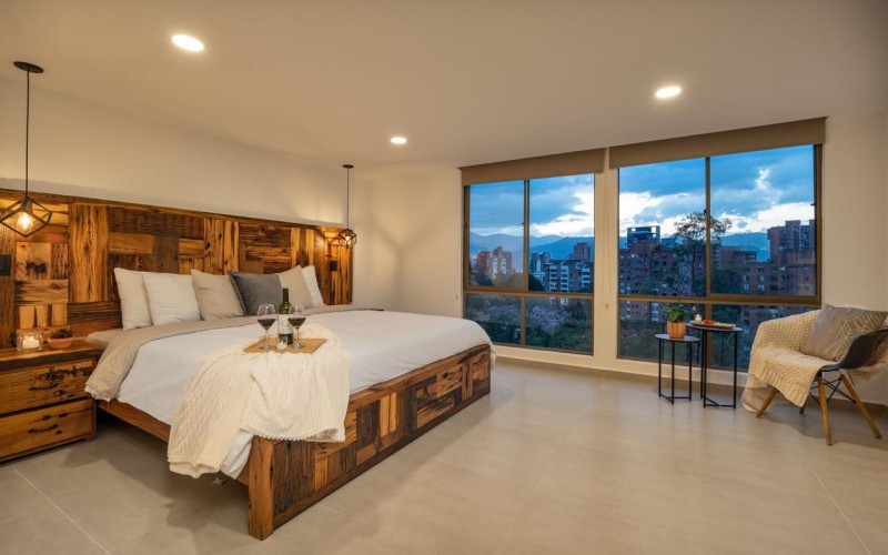 195 m² Industrial-Style Duplex in Provenza with Jacuzzi, BBQ Area, and Strong Rental Potential – Fully Renovated and Steps Away from Medellin’s Best Dining!