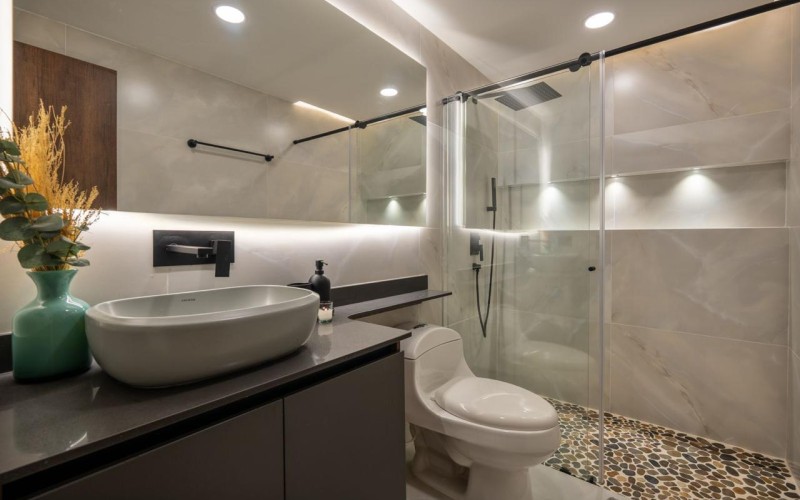 195 m² Industrial-Style Duplex in Provenza with Jacuzzi, BBQ Area, and Strong Rental Potential – Fully Renovated and Steps Away from Medellin’s Best Dining!