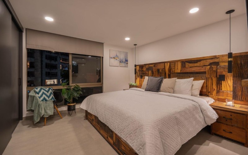 195 m² Industrial-Style Duplex in Provenza with Jacuzzi, BBQ Area, and Strong Rental Potential – Fully Renovated and Steps Away from Medellin’s Best Dining!