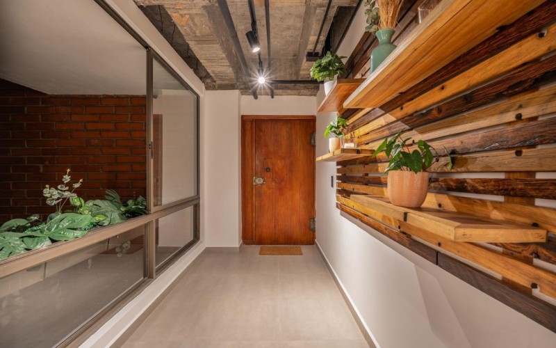 195 m² Industrial-Style Duplex in Provenza with Jacuzzi, BBQ Area, and Strong Rental Potential – Fully Renovated and Steps Away from Medellin’s Best Dining!