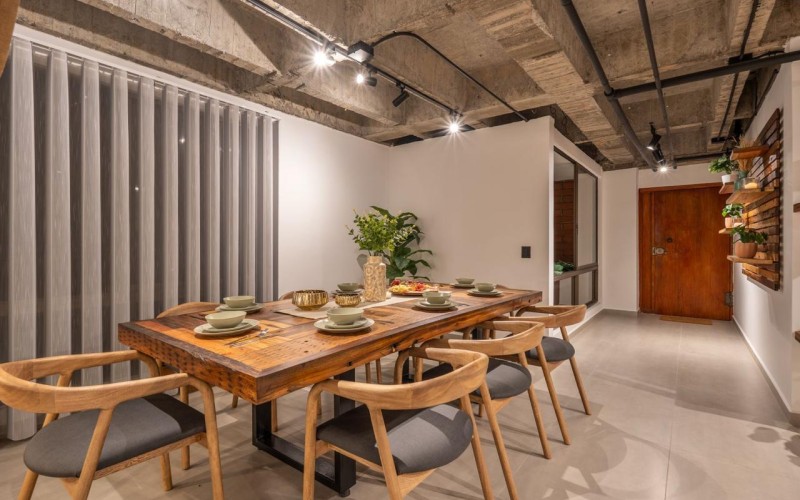 195 m² Industrial-Style Duplex in Provenza with Jacuzzi, BBQ Area, and Strong Rental Potential – Fully Renovated and Steps Away from Medellin’s Best Dining!