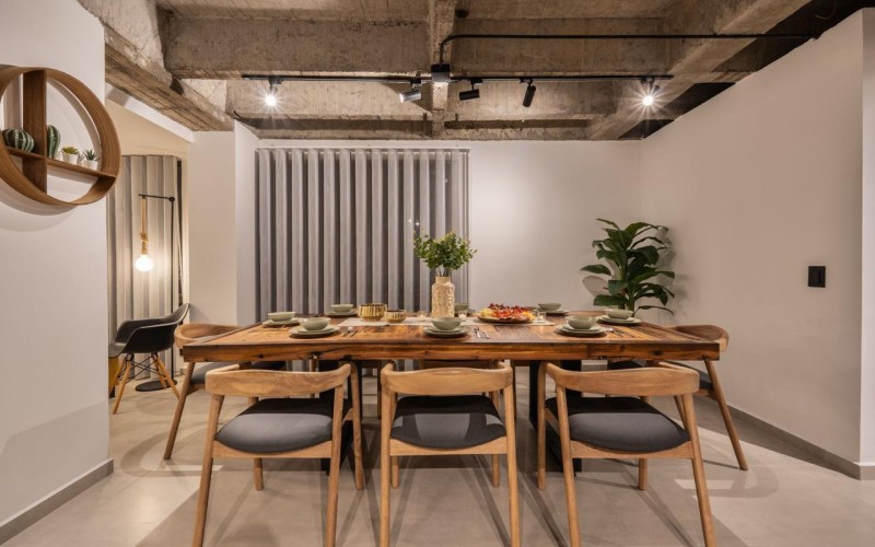195 m² Industrial-Style Duplex in Provenza with Jacuzzi, BBQ Area, and Strong Rental Potential – Fully Renovated and Steps Away from Medellin’s Best Dining!