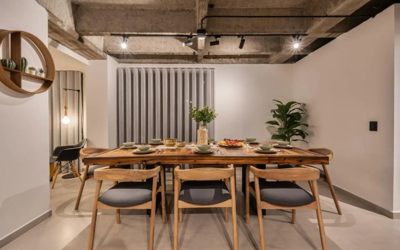 195 m² Industrial-Style Duplex in Provenza with Jacuzzi, BBQ Area, and Strong Rental Potential – Fully Renovated and Steps Away from Medellin’s Best Dining!