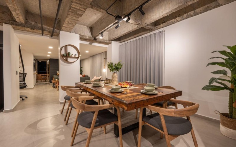195 m² Industrial-Style Duplex in Provenza with Jacuzzi, BBQ Area, and Strong Rental Potential – Fully Renovated and Steps Away from Medellin’s Best Dining!
