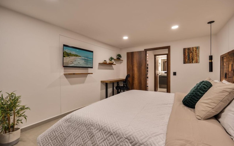 195 m² Industrial-Style Duplex in Provenza with Jacuzzi, BBQ Area, and Strong Rental Potential – Fully Renovated and Steps Away from Medellin’s Best Dining!