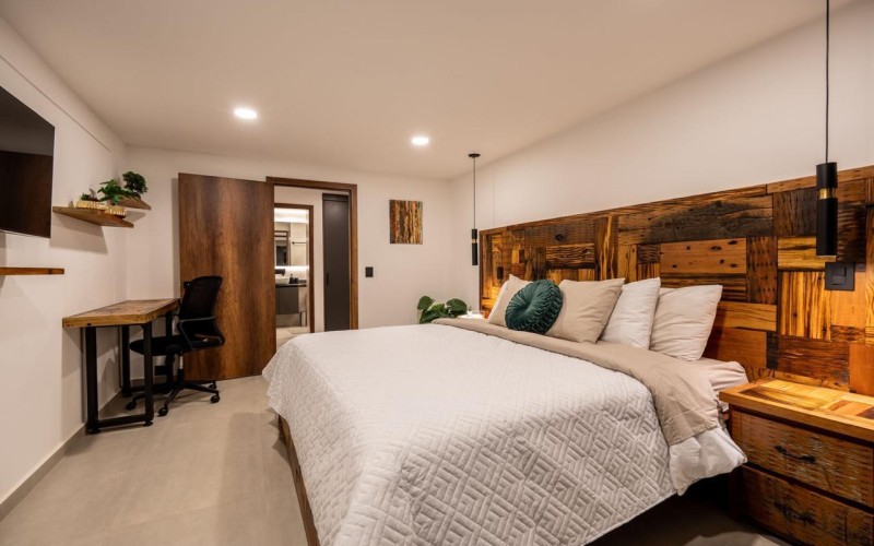 195 m² Industrial-Style Duplex in Provenza with Jacuzzi, BBQ Area, and Strong Rental Potential – Fully Renovated and Steps Away from Medellin’s Best Dining!
