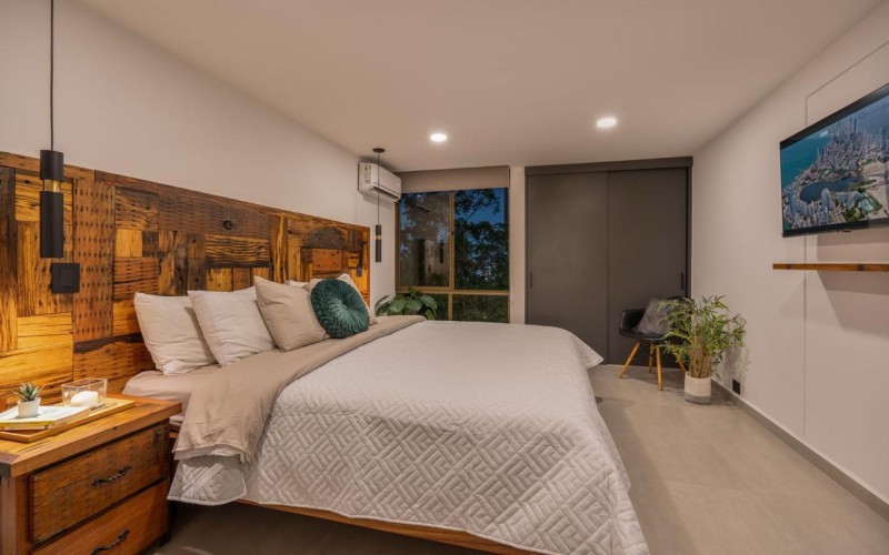 195 m² Industrial-Style Duplex in Provenza with Jacuzzi, BBQ Area, and Strong Rental Potential – Fully Renovated and Steps Away from Medellin’s Best Dining!