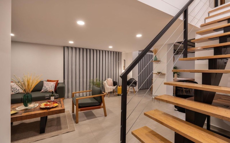 195 m² Industrial-Style Duplex in Provenza with Jacuzzi, BBQ Area, and Strong Rental Potential – Fully Renovated and Steps Away from Medellin’s Best Dining!