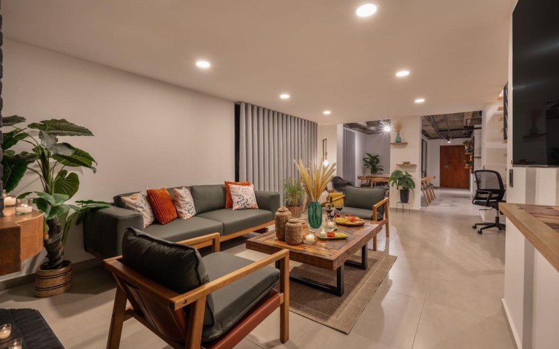 195 m² Industrial-Style Duplex in Provenza with Jacuzzi, BBQ Area, and Strong Rental Potential – Fully Renovated and Steps Away from Medellin’s Best Dining!