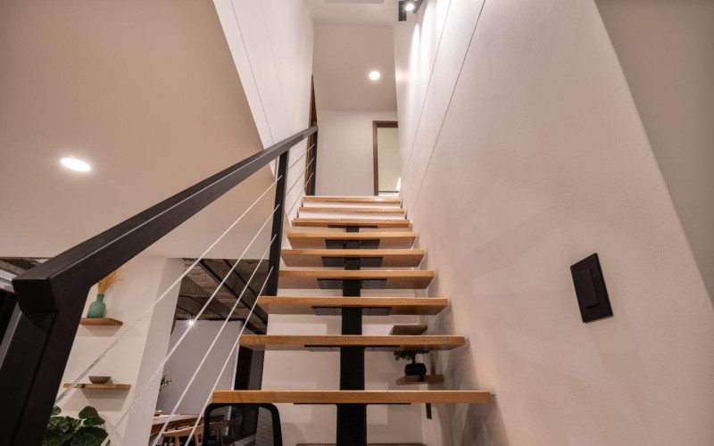 195 m² Industrial-Style Duplex in Provenza with Jacuzzi, BBQ Area, and Strong Rental Potential – Fully Renovated and Steps Away from Medellin’s Best Dining!