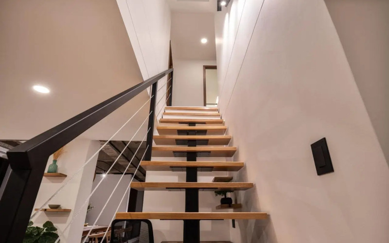 195 m² Industrial-Style Duplex in Provenza with Jacuzzi, BBQ Area, and Strong Rental Potential – Fully Renovated and Steps Away from Medellin’s Best Dining!