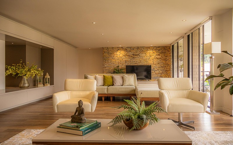Apartamento de Lujo Remodelado en El Poblado con Vista y Ubicación Privilegiada