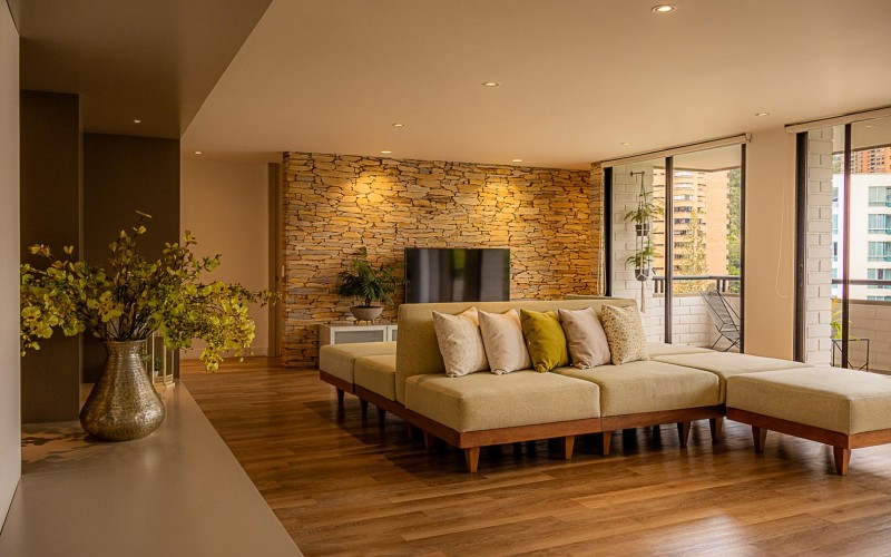 Apartamento de Lujo Remodelado en El Poblado con Vista y Ubicación Privilegiada