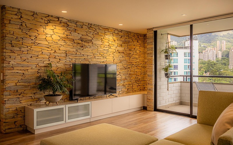 Apartamento de Lujo Remodelado en El Poblado con Vista y Ubicación Privilegiada