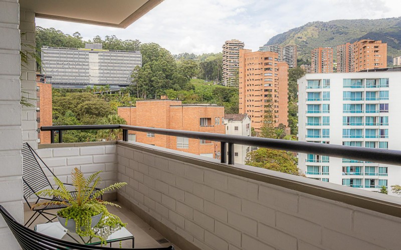 Apartamento de Lujo Remodelado en El Poblado con Vista y Ubicación Privilegiada