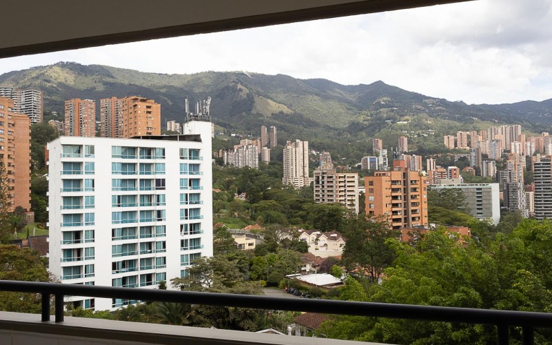 Apartamento de Lujo Remodelado en El Poblado con Vista y Ubicación Privilegiada