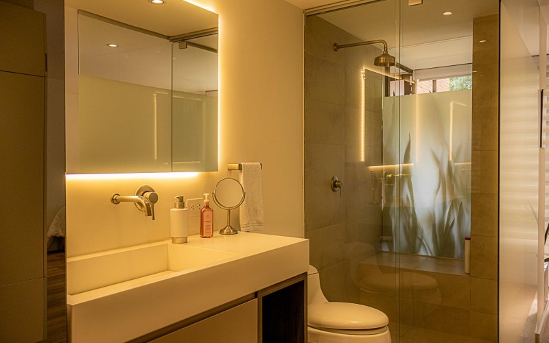 Apartamento de Lujo Remodelado en El Poblado con Vista y Ubicación Privilegiada