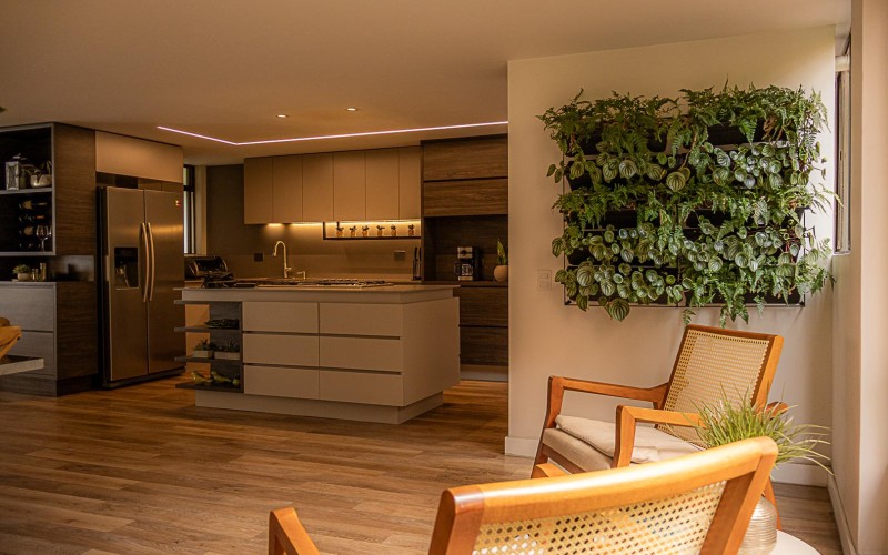 Apartamento de Lujo Remodelado en El Poblado con Vista y Ubicación Privilegiada