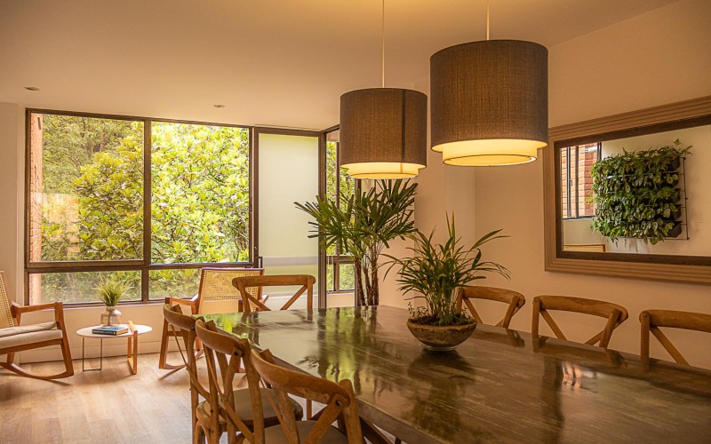 Apartamento de Lujo Remodelado en El Poblado con Vista y Ubicación Privilegiada