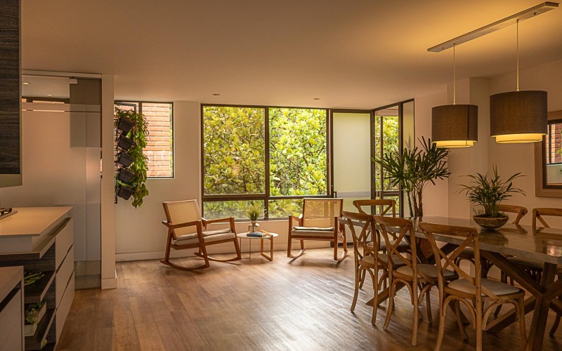 Apartamento de Lujo Remodelado en El Poblado con Vista y Ubicación Privilegiada
