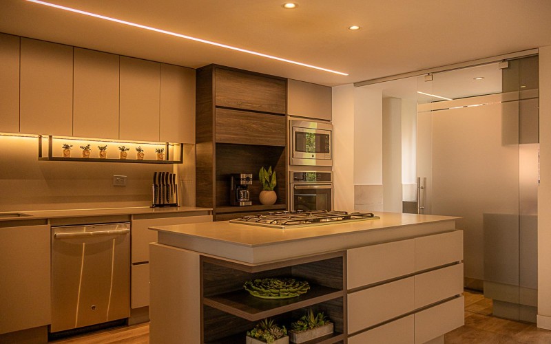 Apartamento de Lujo Remodelado en El Poblado con Vista y Ubicación Privilegiada