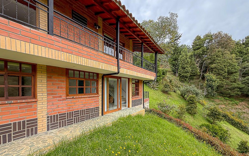 Country house for rent in Sierras de Mayarí, Rionegro – with independent apartment and natural surroundings