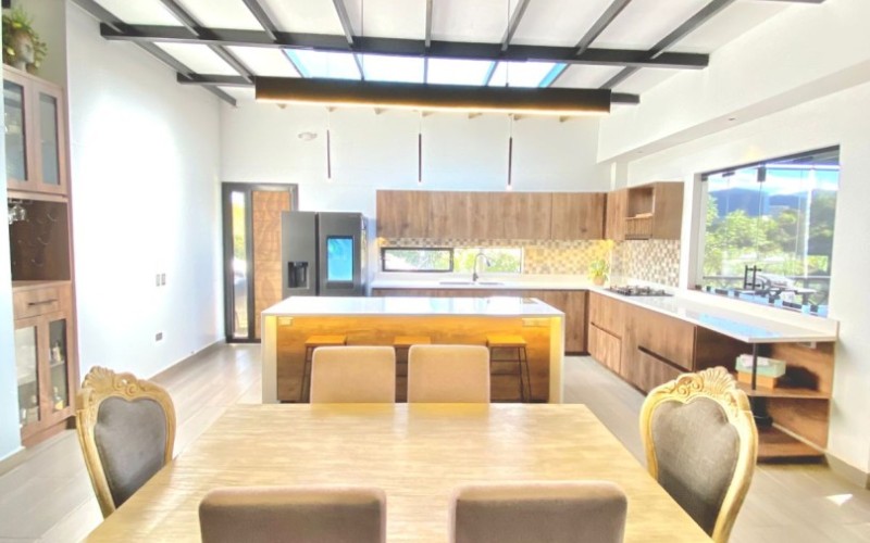 Casa Campestre en Guarne (La Clarita)
