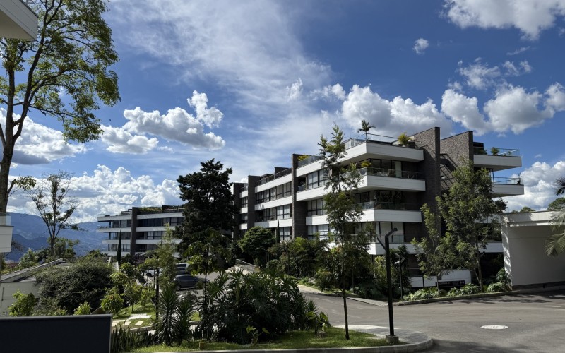 Brand-New Duplex Penthouse for Sale in Envigado – Rights Transfer with Private Terrace and Stunning Nature Views
