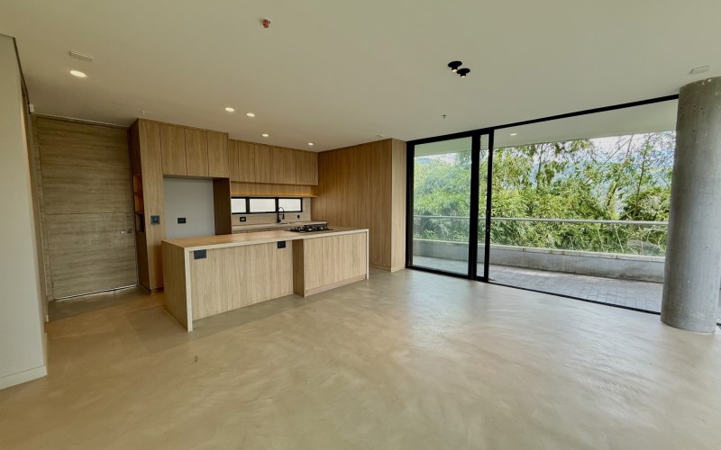 Brand-New Duplex Penthouse for Sale in Envigado – Rights Transfer with Private Terrace and Stunning Nature Views