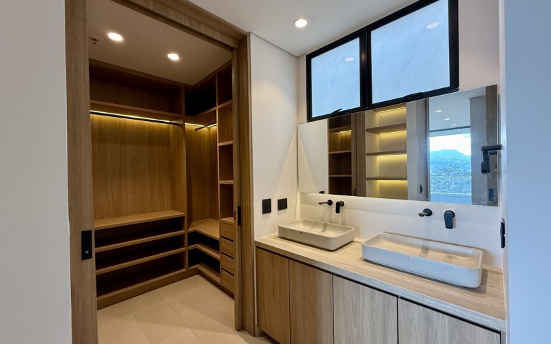 Brand-New Duplex Penthouse for Sale in Envigado – Rights Transfer with Private Terrace and Stunning Nature Views