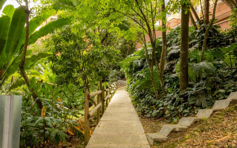 Renovated 165 m2 Apartment in El Tesoro, Medellin | 3 Bed + Den