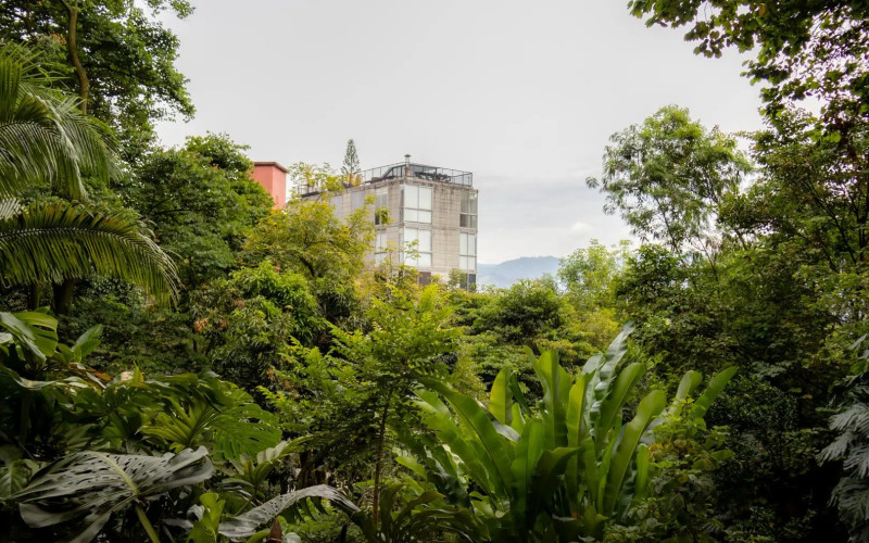 Renovated 165 m2 Apartment in El Tesoro, Medellin | 3 Bed + Den