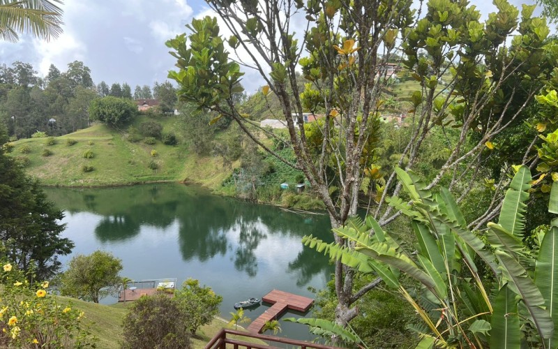 Casa Finca en El Peñol lista para habitar con Ingreso al Embalse
