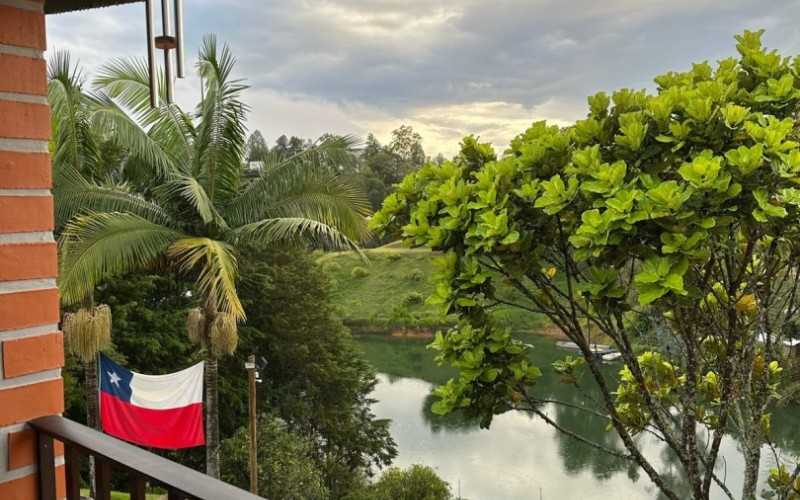 Casa Finca en El Peñol lista para habitar con Ingreso al Embalse