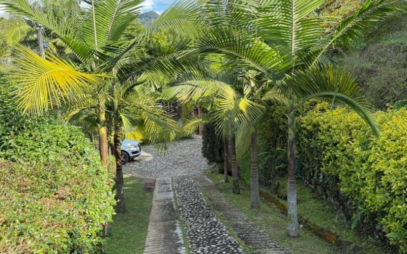 Casa Finca en El Peñol lista para habitar con Ingreso al Embalse