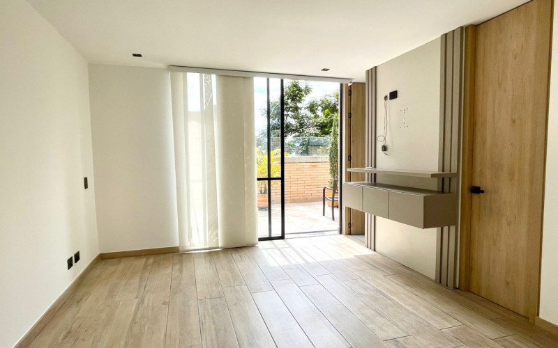 Apartamento con terraza y vista verde en Envigado – Esmeraldal exclusivo