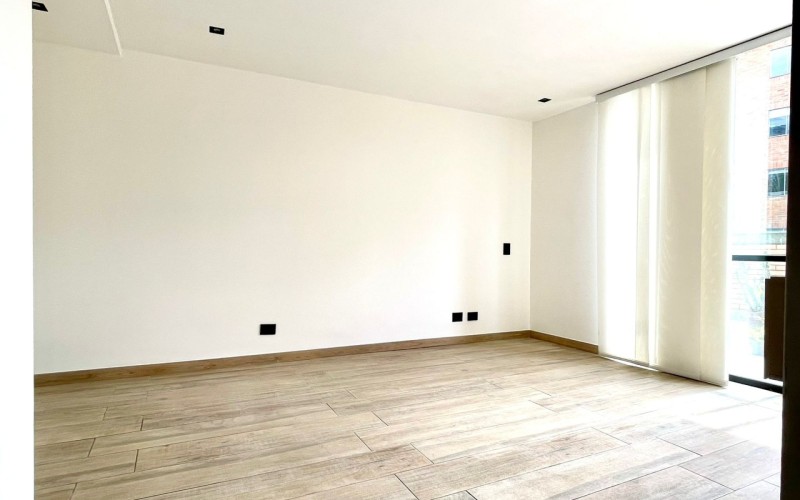 Apartamento con terraza y vista verde en Envigado – Esmeraldal exclusivo