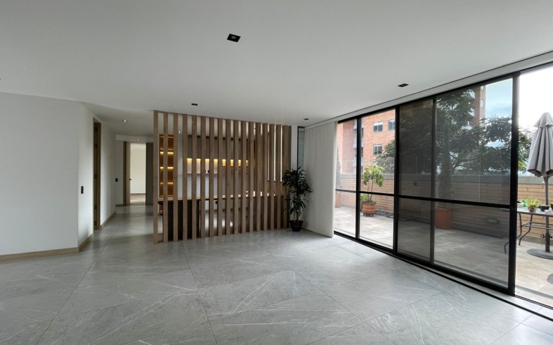 Apartamento con terraza y vista verde en Envigado – Esmeraldal exclusivo