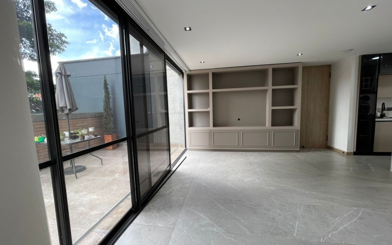 Apartamento con terraza y vista verde en Envigado – Esmeraldal exclusivo