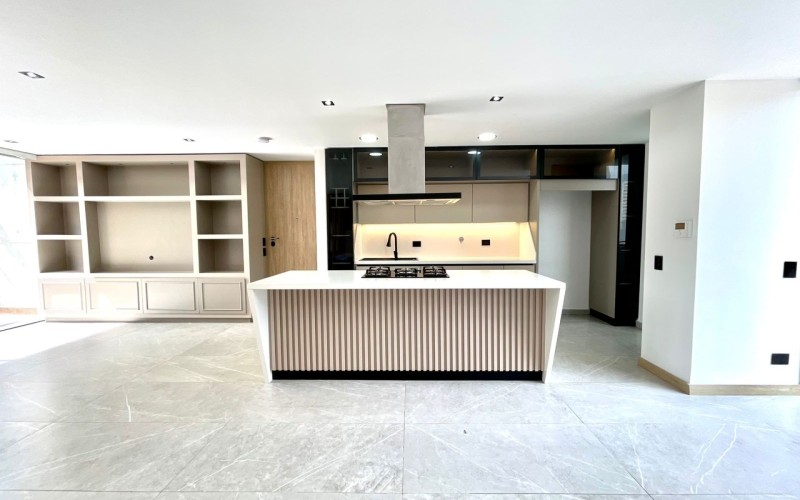 Apartamento con terraza y vista verde en Envigado – Esmeraldal exclusivo