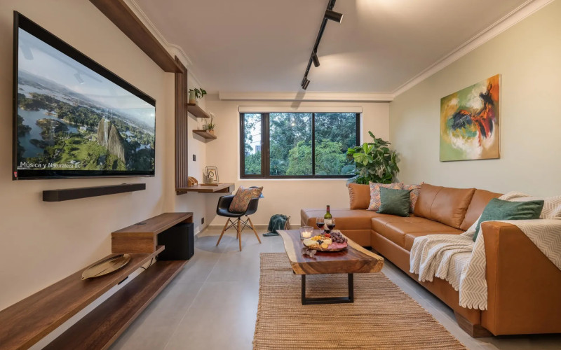 Luxury El Poblado Apartment with Jacuzzi near Provenza