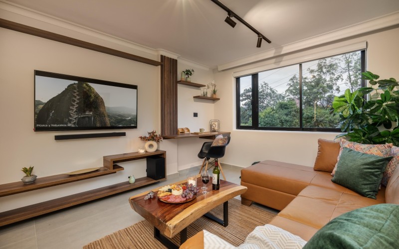 Luxury El Poblado Apartment with Jacuzzi near Provenza