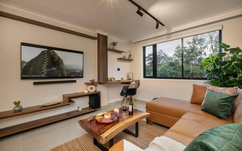 Luxury El Poblado Apartment with Jacuzzi near Provenza